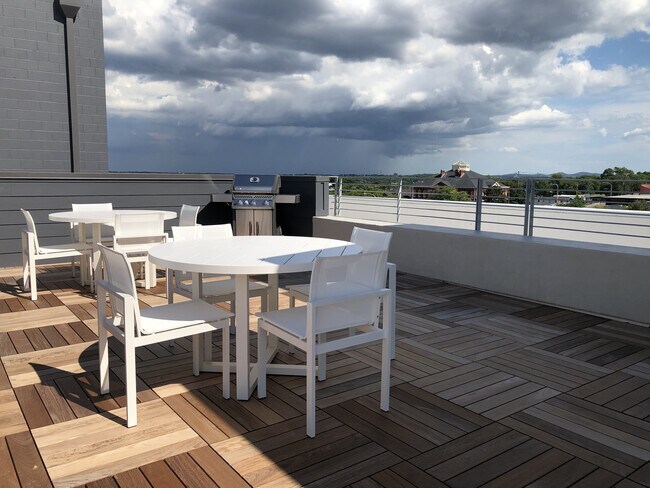 Foto del edificio - 806 Olympic St