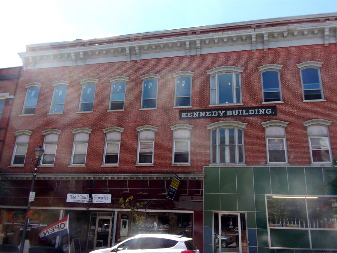 Primary Photo - 38 W Main St