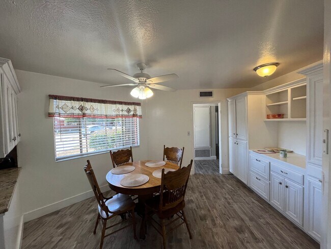 Foto del edificio - Nice updated Home Close to Atascadero City...