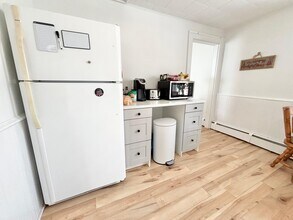 Building Photo - 230 St John St