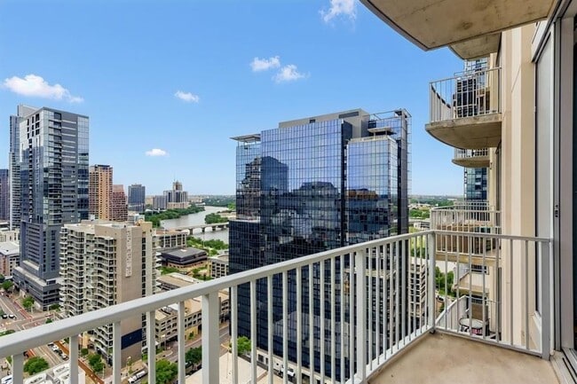 Building Photo - 360 Nueces St