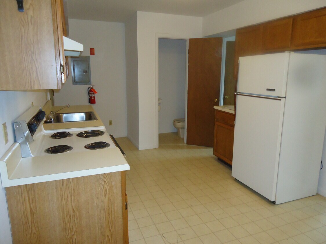 Primary Photo - 128 W Main St