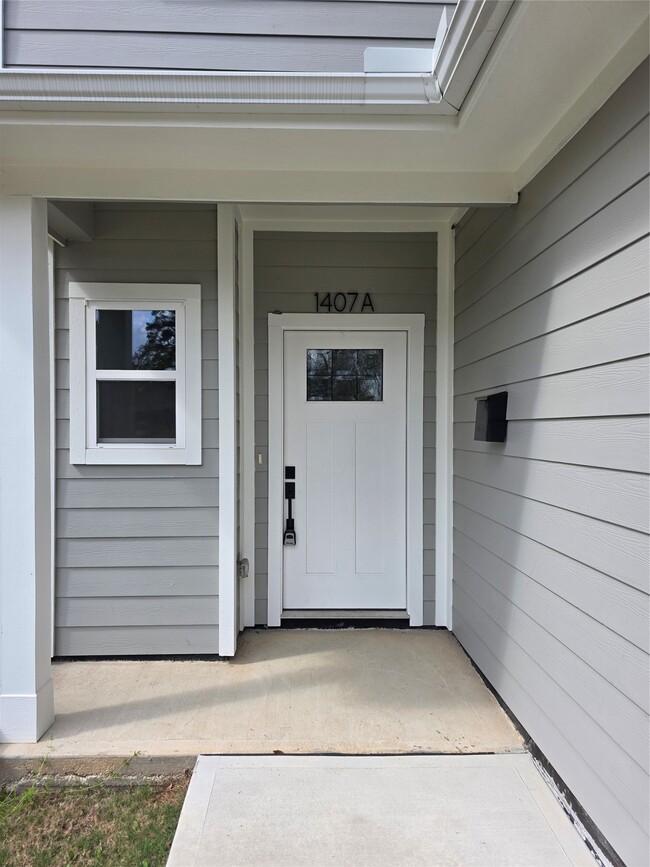 Foto del edificio - 1407 Odd Fellow St