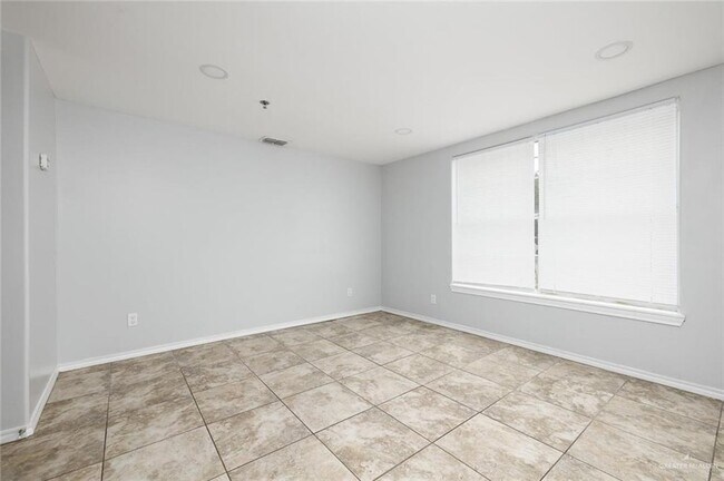 Foto del edificio - 416 E 5th St