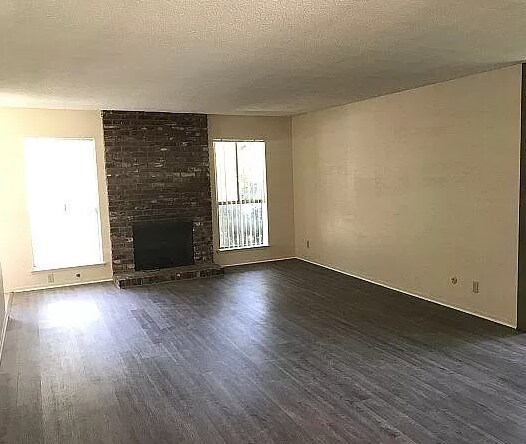 Building Photo - 6024 N Maroa Ave