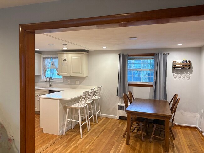 Building Photo - 22 Farwell Ave