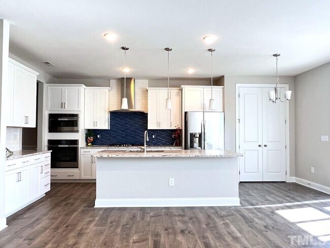 Foto del edificio - Luxury Townhome 3 bedroom 2855 Sq Ft for Rent