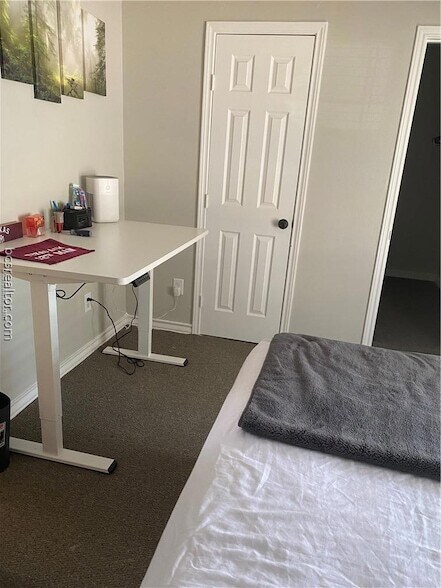 Foto del edificio - 300 Cooner St