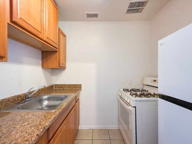 Foto del edificio - Cozy 1-bedroom / 1-bathroom Apartment Available for Lease in Yuma, AZ!