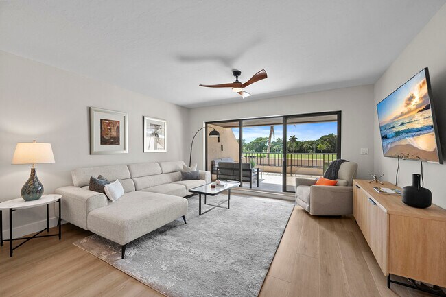 Foto del edificio - 6360 Pelican Bay Blvd