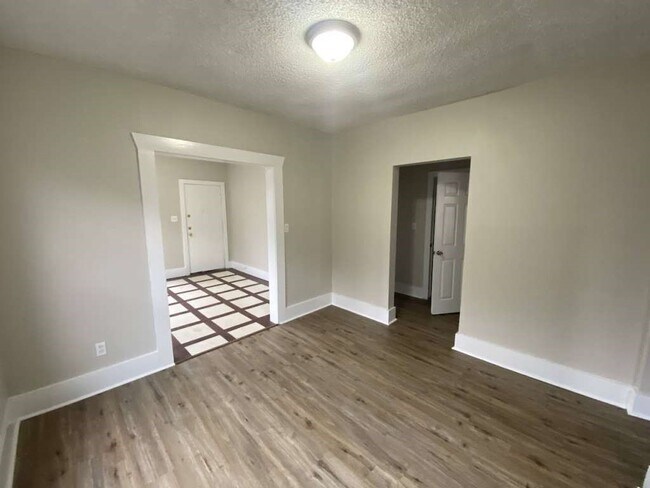 Foto del edificio - 8213 E Erath St