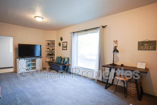 Building Photo - 944 N 7th St