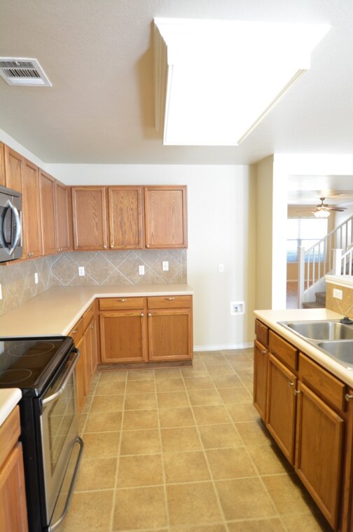 Foto del edificio - 8509 Fallen Leaf Ln