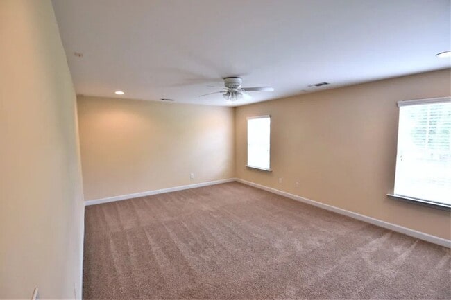 Building Photo - 1215 Mallory Ln