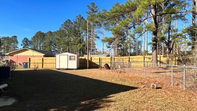 Building Photo - 325 Caravan Ln