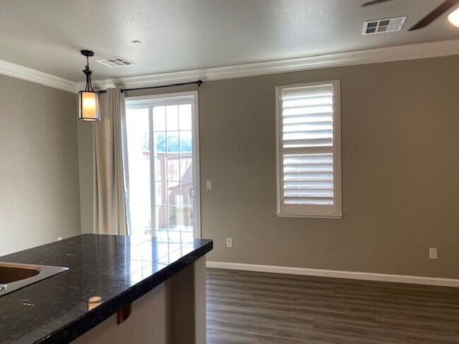 Foto del edificio - 1740 Wind Ranch Rd
