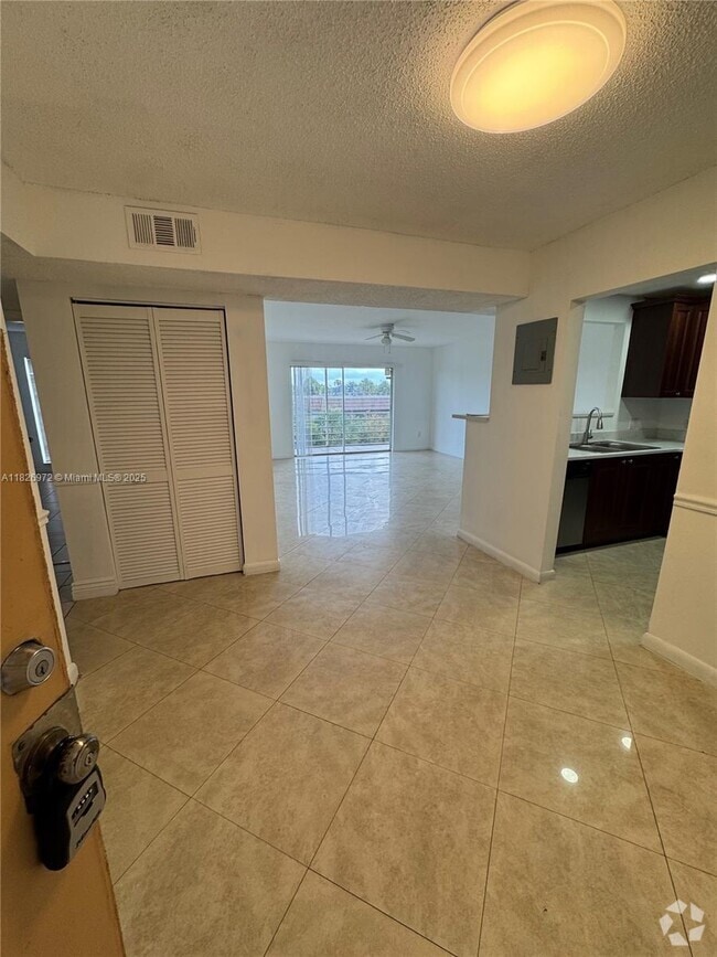 Building Photo - 4848 NW 24th Ct