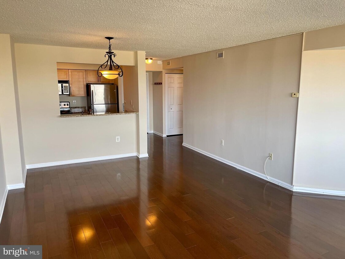 Foto principal - 10101 Grosvenor Pl