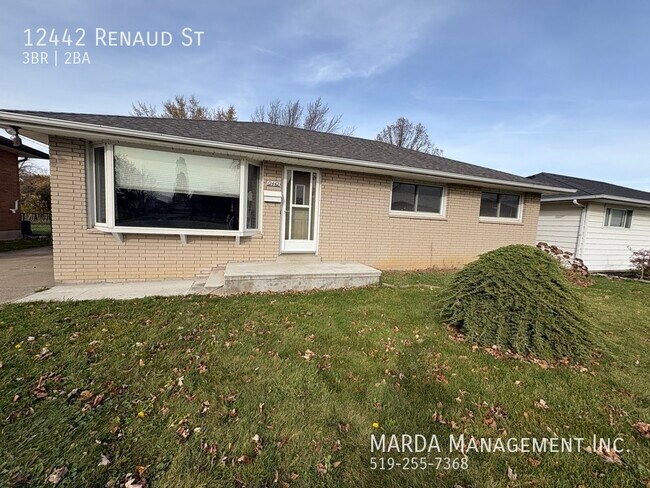 Photo du bâtiment - SPACIOUS 3 BEDROOM/1.5 BATH RANCH-STYLE HOME IN TECUMSEH + UTILITIES