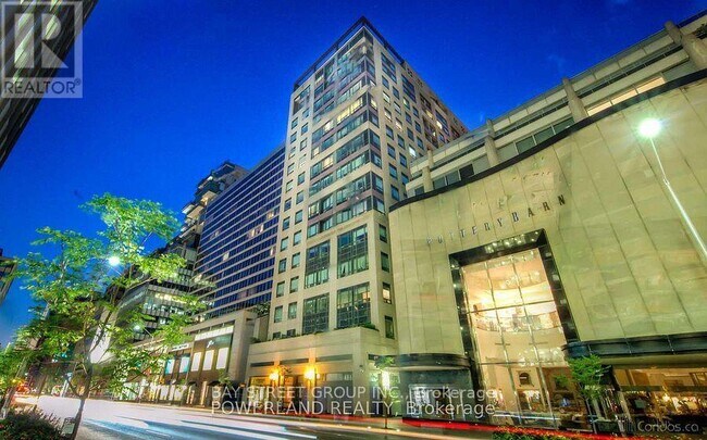 Photo du bâtiment - 102-102 Bloor St W