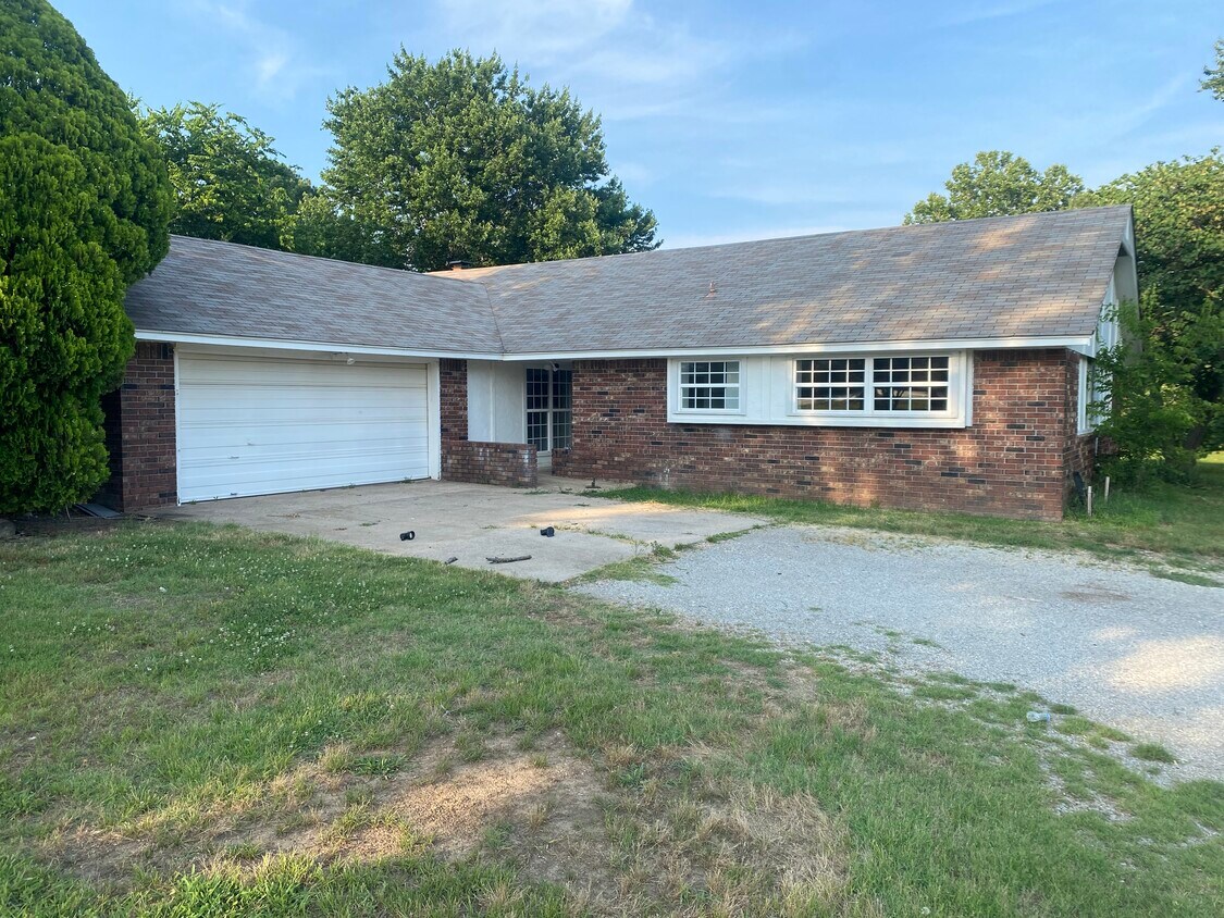 17811 S 4150 Rd, Claremore, OK 74017 House Rental in Claremore, OK