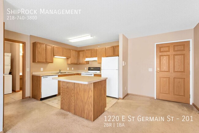 Foto del edificio - 1220 E St Germain St