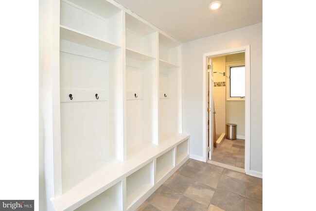 Building Photo - 1120 Cymry Dr