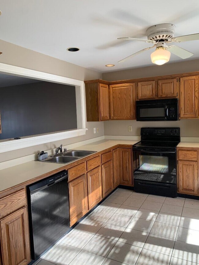 Building Photo - 3907 Kenesaw Dr