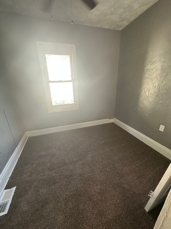 Building Photo - 3bd Single Cash Pay/Section 8