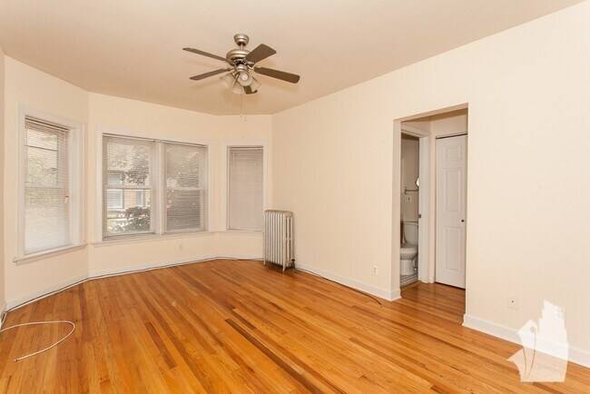 Foto del edificio - 3912 N Pine Grove Ave