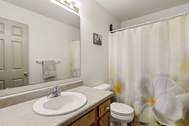 Building Photo - Available Now: Charming 3-Bedroom Home wit...