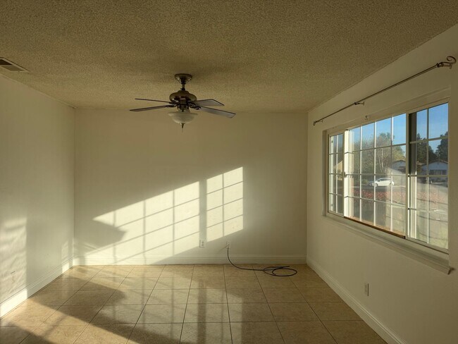 Foto del edificio - 9328 Lujan Dr