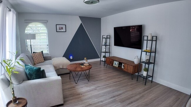 Foto del edificio - 8050 Severn Dr