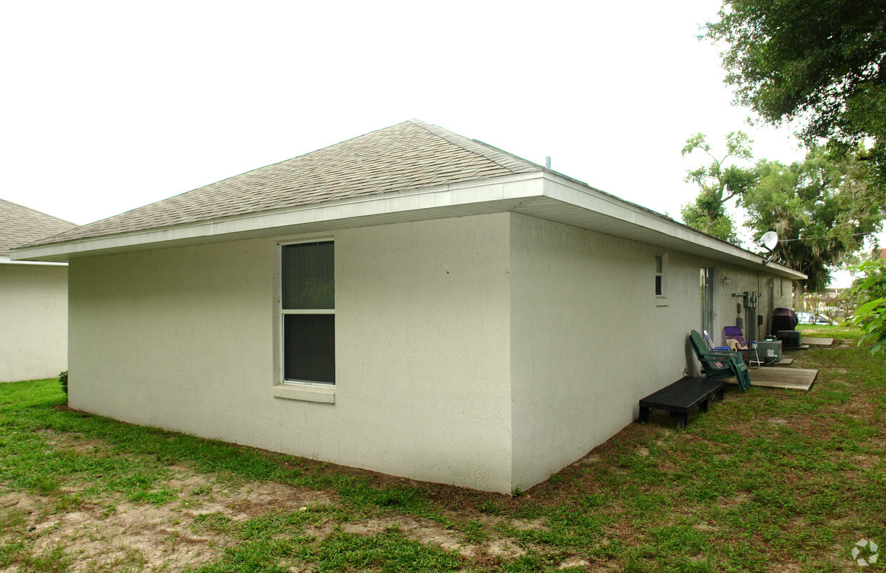 Building Photo - 1143-1145 W Minneola Ave