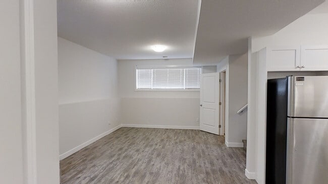 Building Photo - 9715B 112 Ave