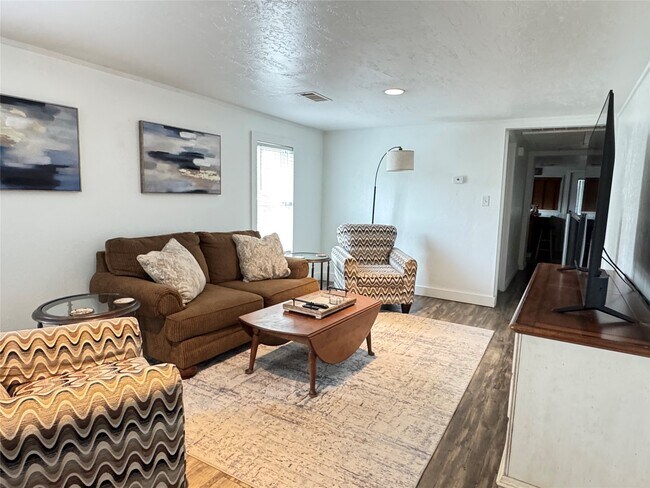 Foto del edificio - 879 Christmas Rd