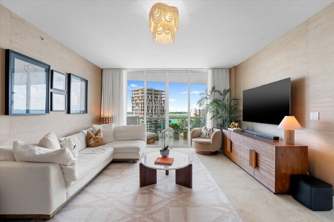 Foto del edificio - 7900 Harbor Island Dr