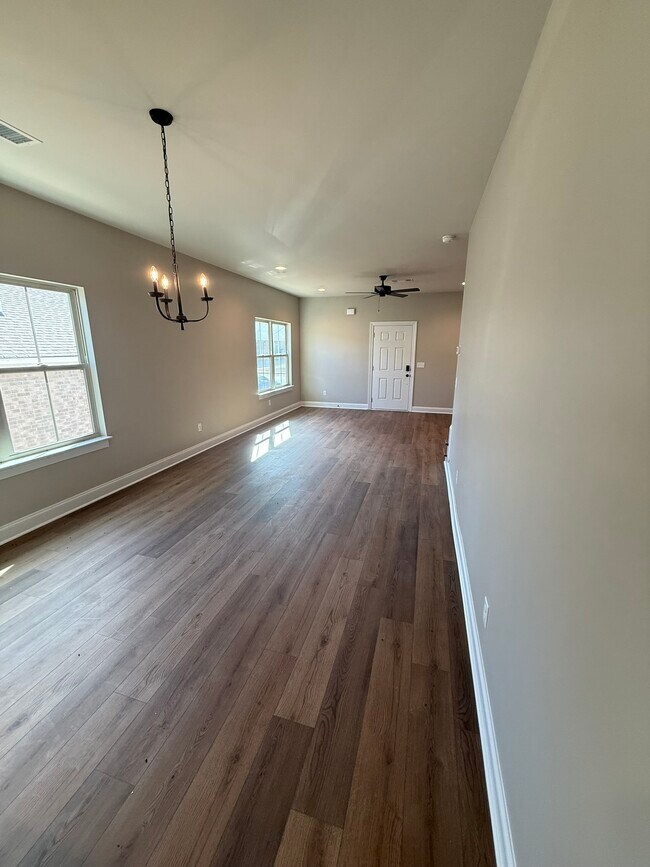 Foto del edificio - 713 Ewing Blvd