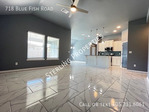 Foto del edificio - 718 Blue Fish Rd
