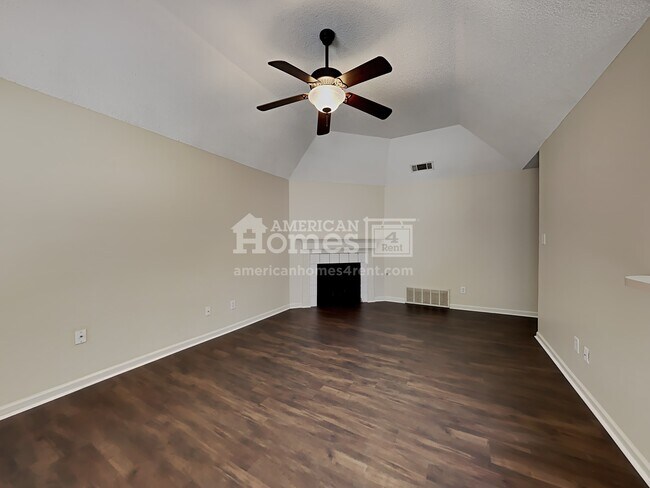 Foto del edificio - 9272 Fletcher Wood Drive