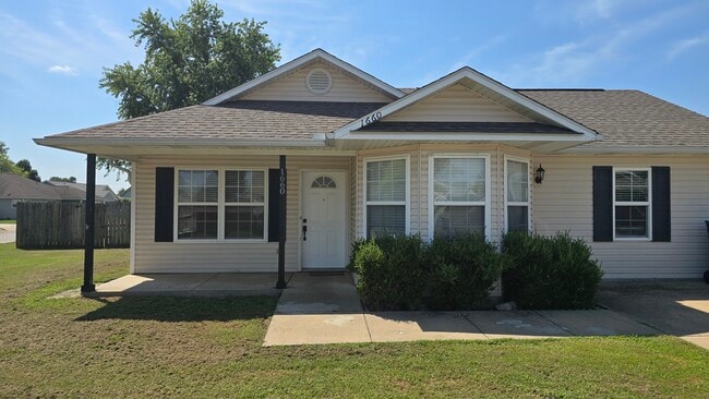 Building Photo - 1660 Tanglewood Ln