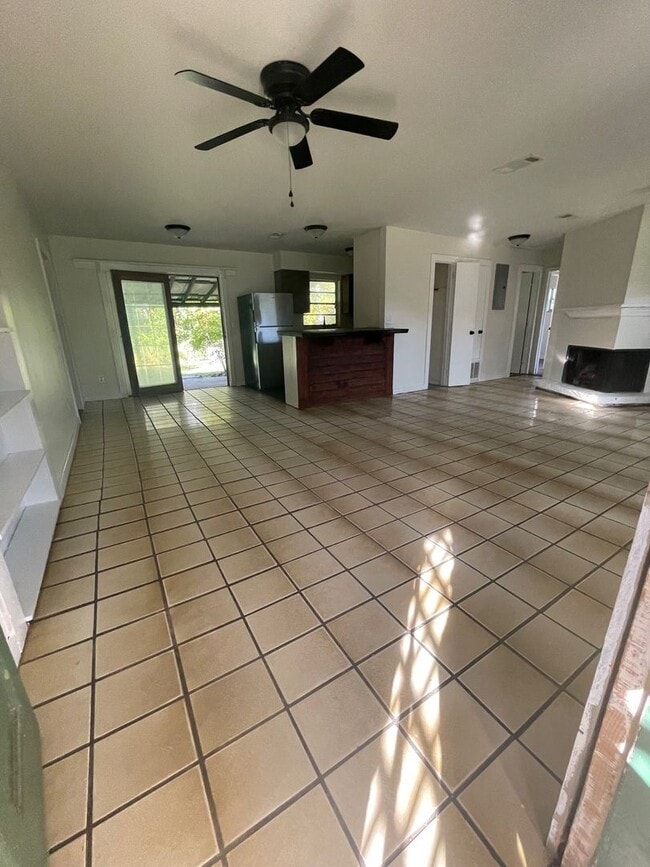 Building Photo - 120 Dirksen Dr