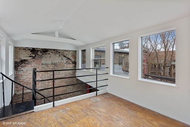 Foto del edificio - 606 W 18th St