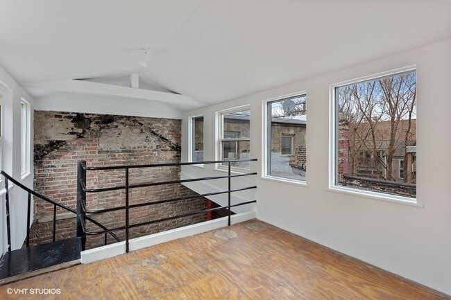 Building Photo - 606 W 18th St