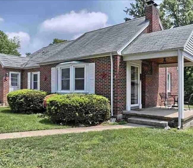 Building Photo - 3 Bedroom Home