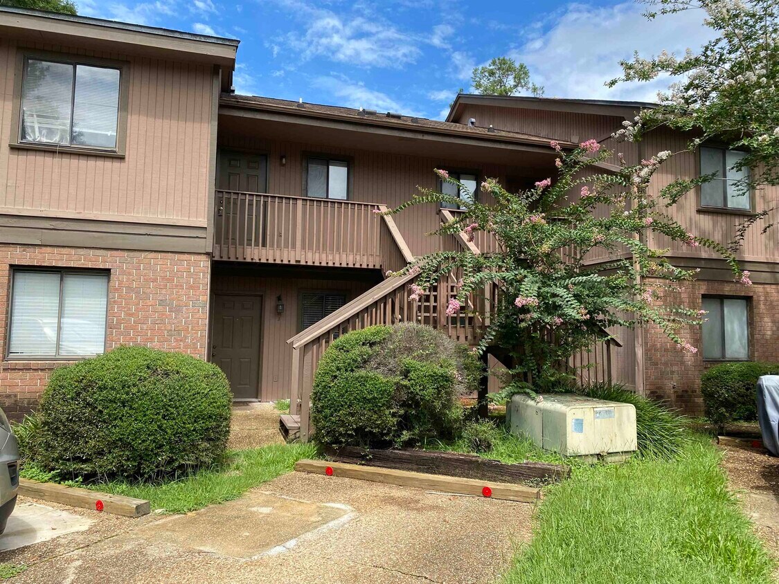 216 Dixie Dr Unit D5, Tallahassee, FL 32304 Condo for Rent in