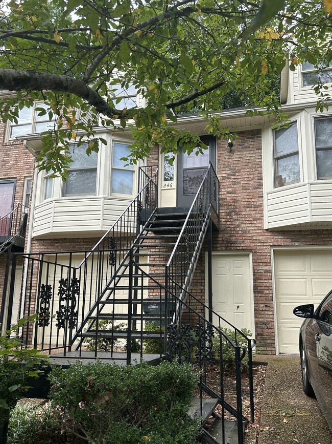 Building Photo - 246 Woodcastle Dr