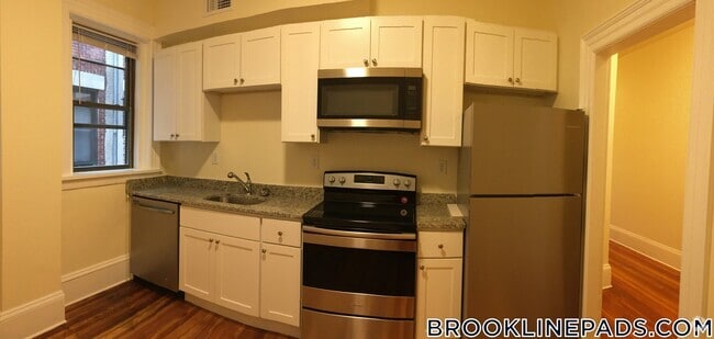 Building Photo - 1463 Beacon St