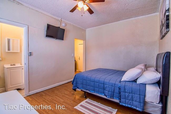 Primary Photo - 2105-2107 East Cesar E Chavez Avenue