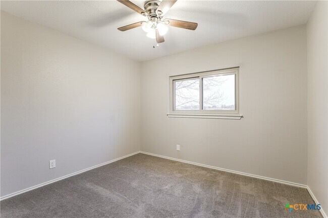 Foto del edificio - 13031 Feather Ridge Dr